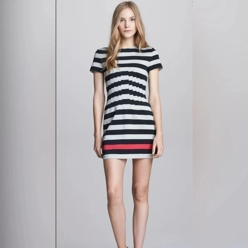 Diane von Furstenberg Size 4 Yazmine Striped Jersey Dress